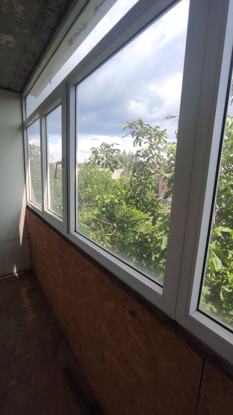 Продам 2 кімнатну з АГО,5/9