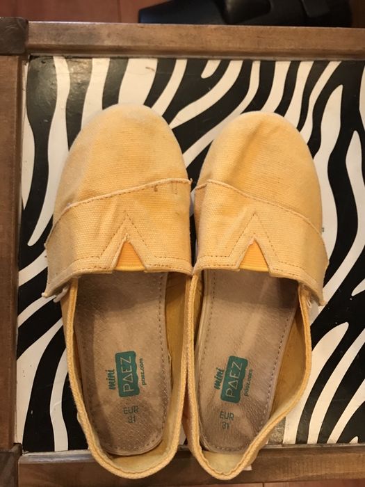 Sapatos menina T30/31 (10€ cada)