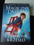 Książka Magiczne drzewo Czerwone krzesło
