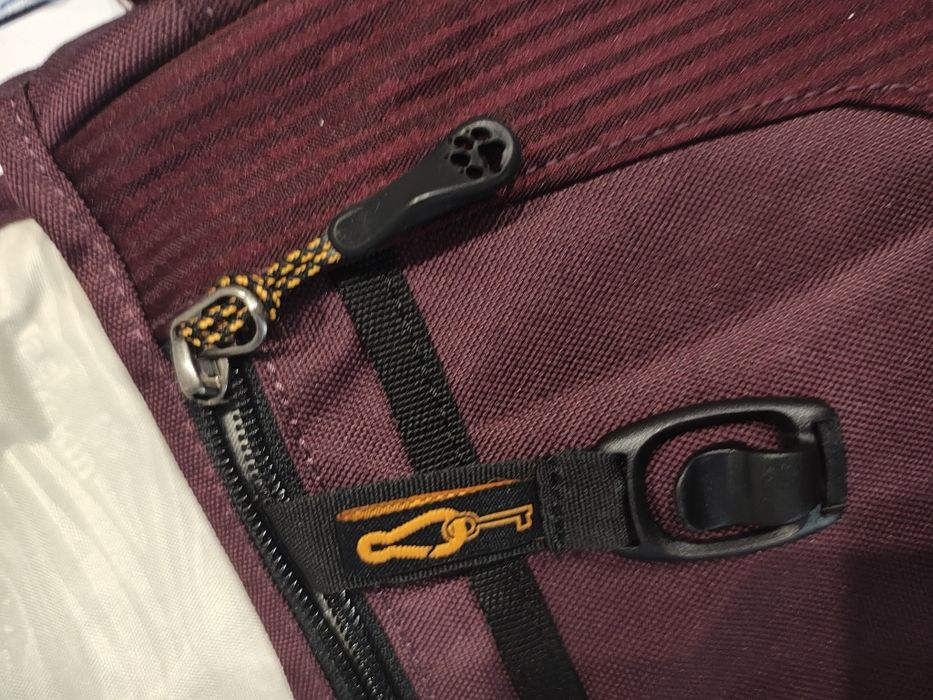 Bordowa torba na ramię Jack Wolfskin