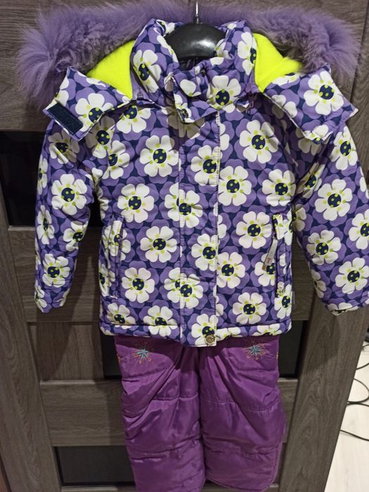 Комбінезон, куртка і штани для дівчинки