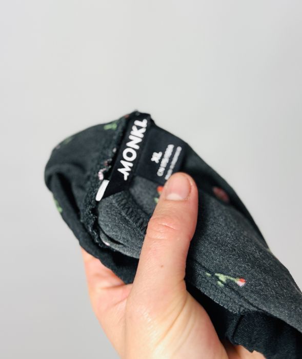 Szara rozkloszowana spódnica mini z drobnym kwiatowym wzorem XL 42
