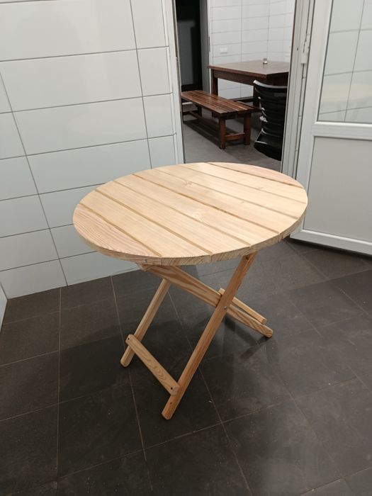 Столик дерев'яний