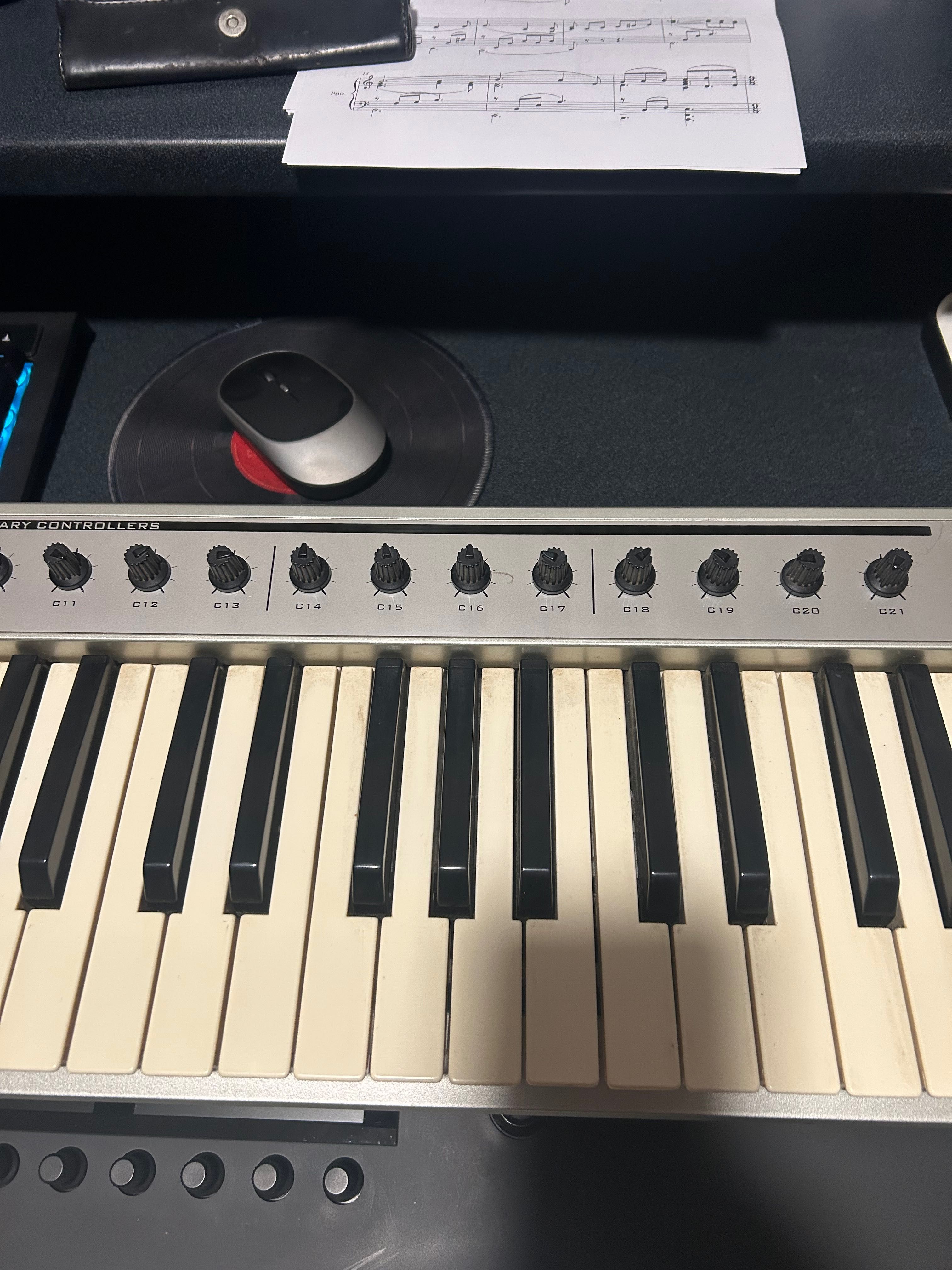 MIDI controller (клавіатура)