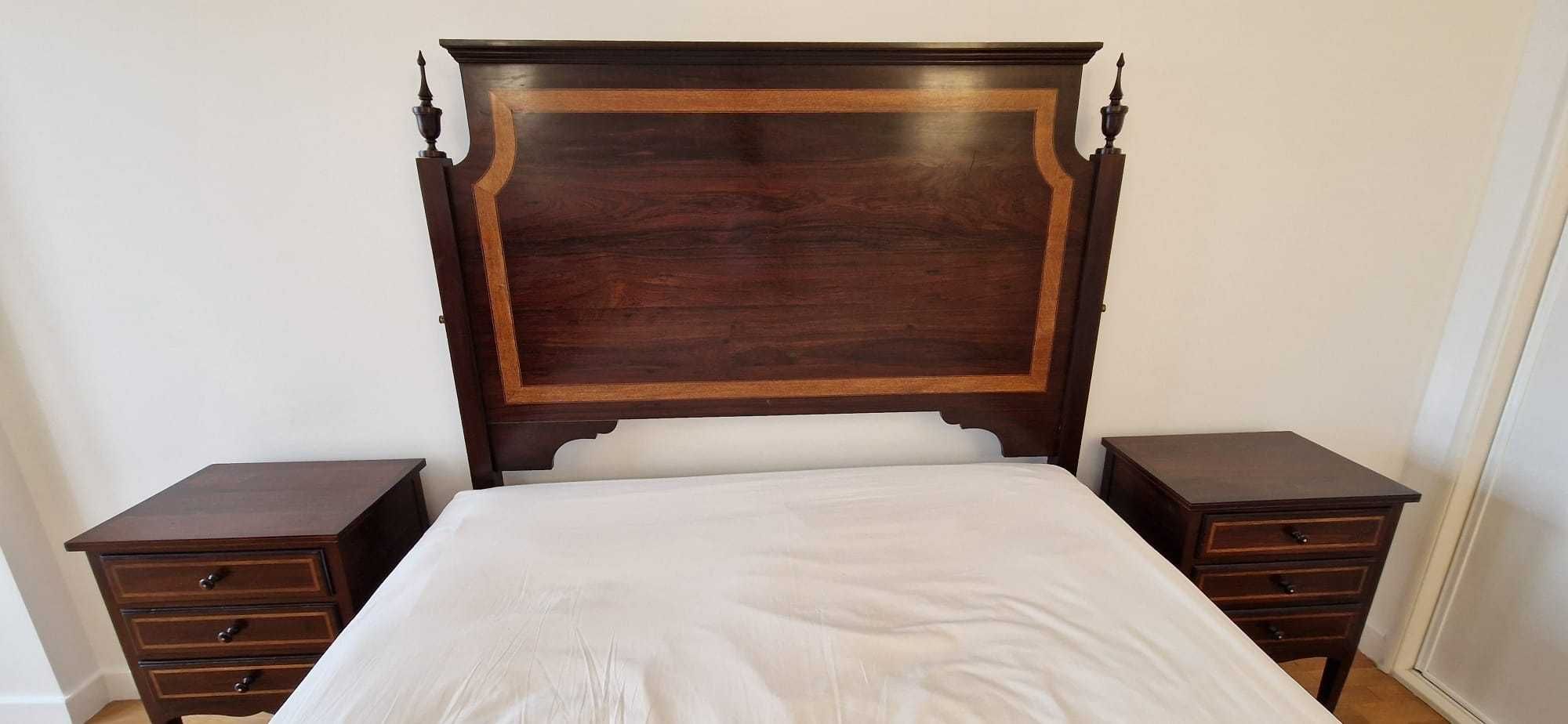 Cama de casal estilo Dona Maria em Pau Santo