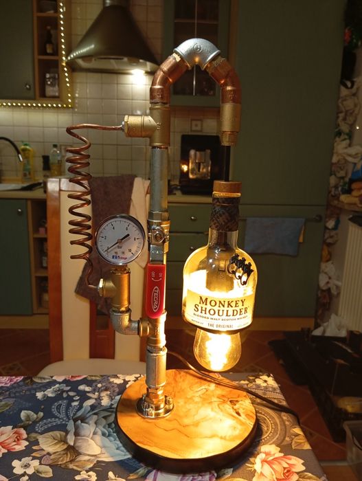 Lampa stojąca steampunk Monkey Shoulder whisky ozdoba prezent loft