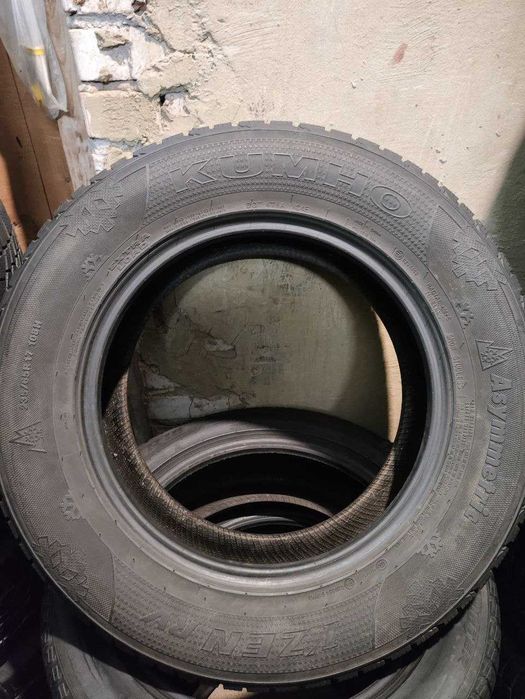 Шини резина зима 235/65 R17 Kumho I`Zen RV