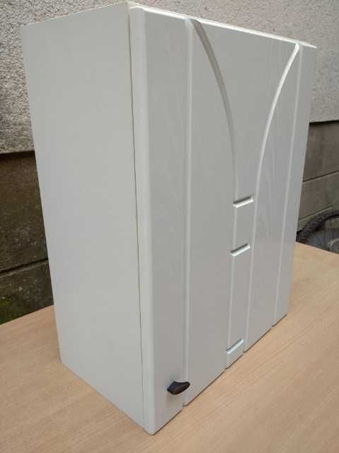 Szafka biała do kuchni bądź łazienki.