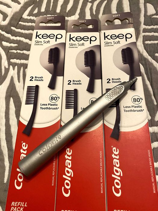 Szczoteczka Colgate Keep Slim Soft Charcoal z wymiennymi końcówkami
