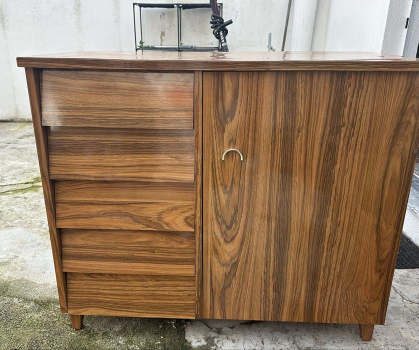 máquina de costura + mesa