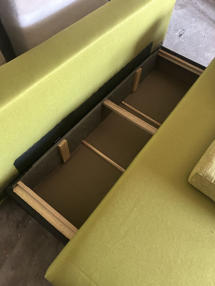 Nowa kanapa logano z dwoma pufami w zestawie