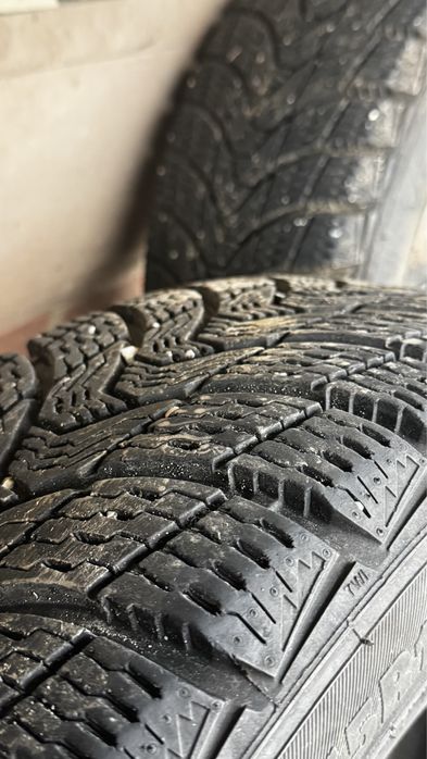 Зимові шини 215/55/R16