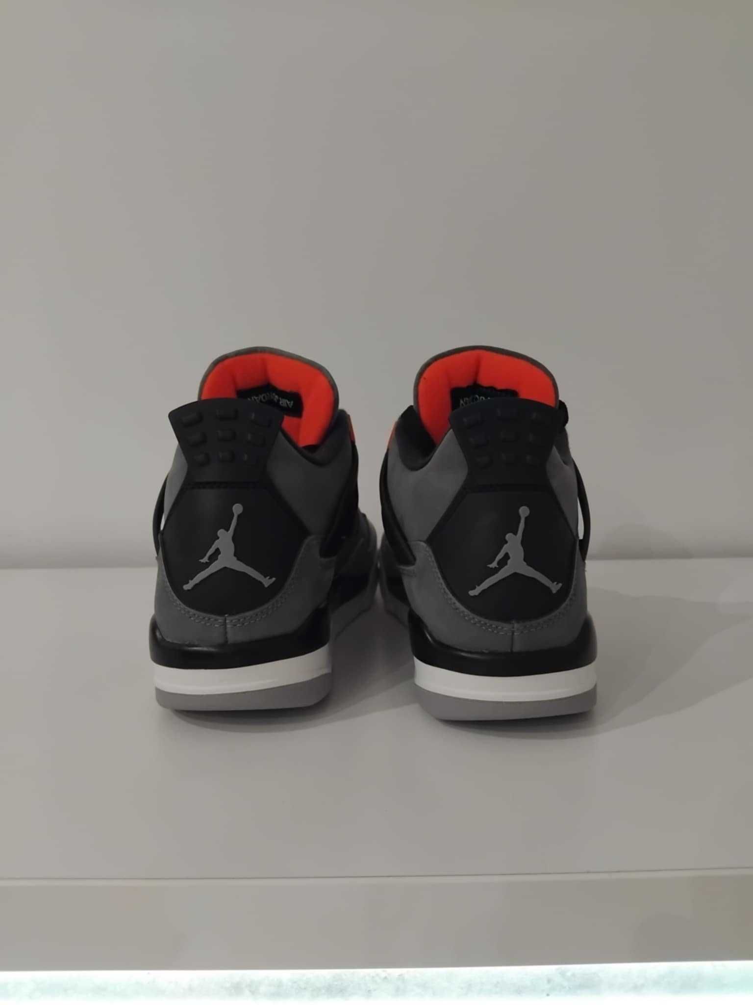 | Jordan 4 Retro Infrared | rozmiar 44 |