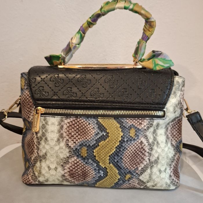 Guess torebka długi pasek