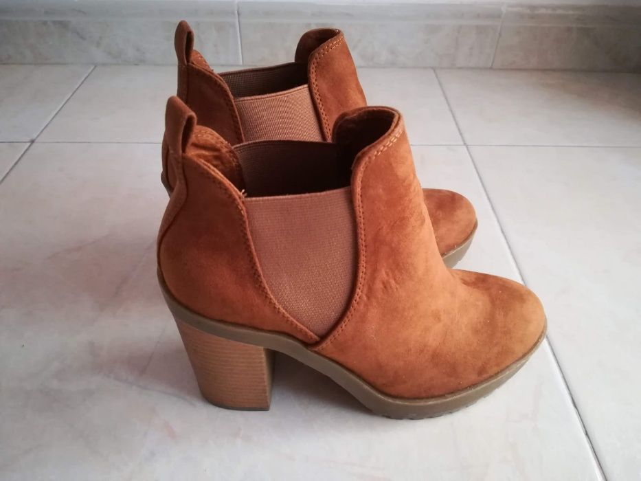 Botins de tacão BERSHKA