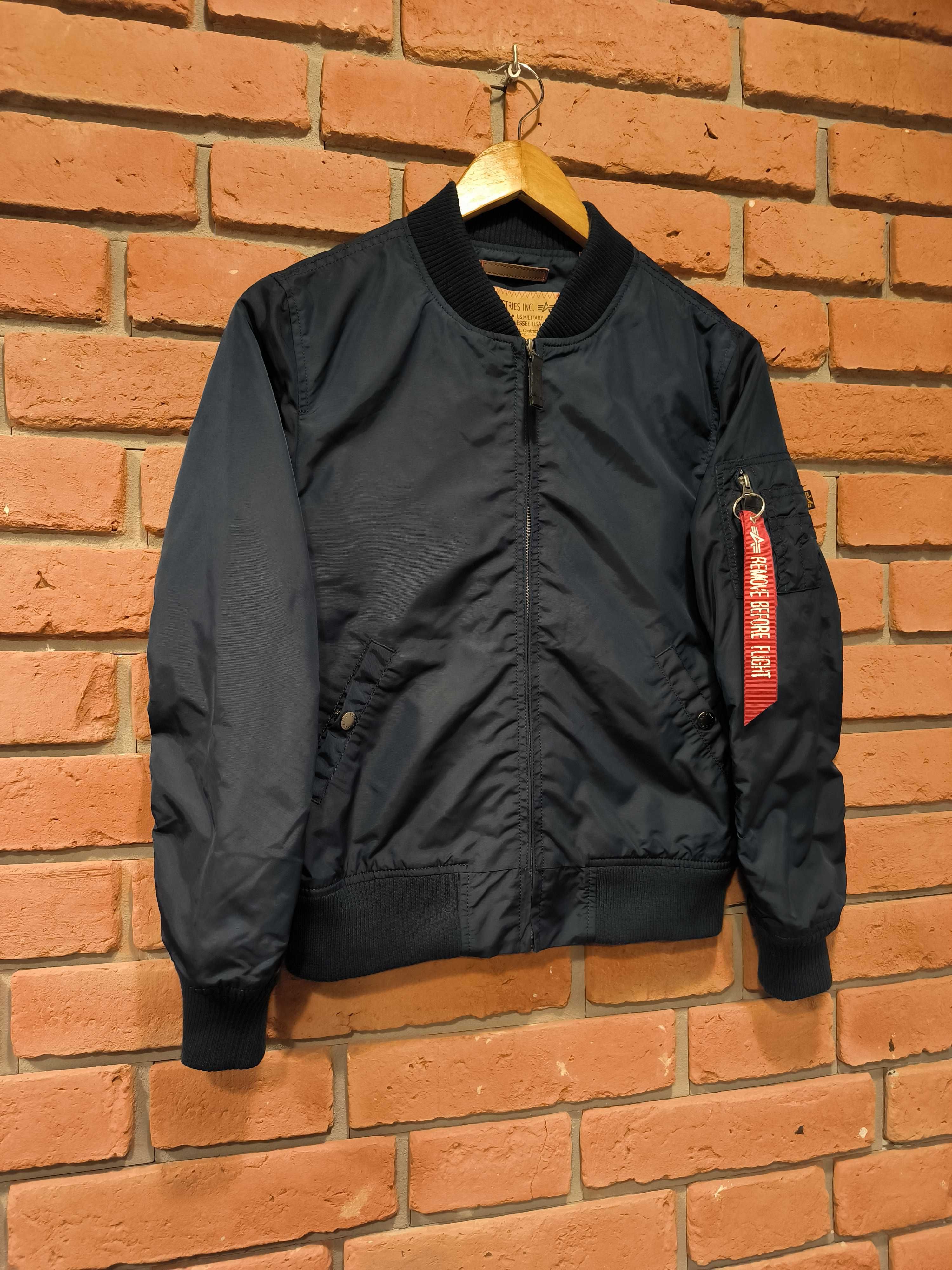 Kurtka Bomberka Alpha Industries Przejściowa Wiosenna Granatowa Logo