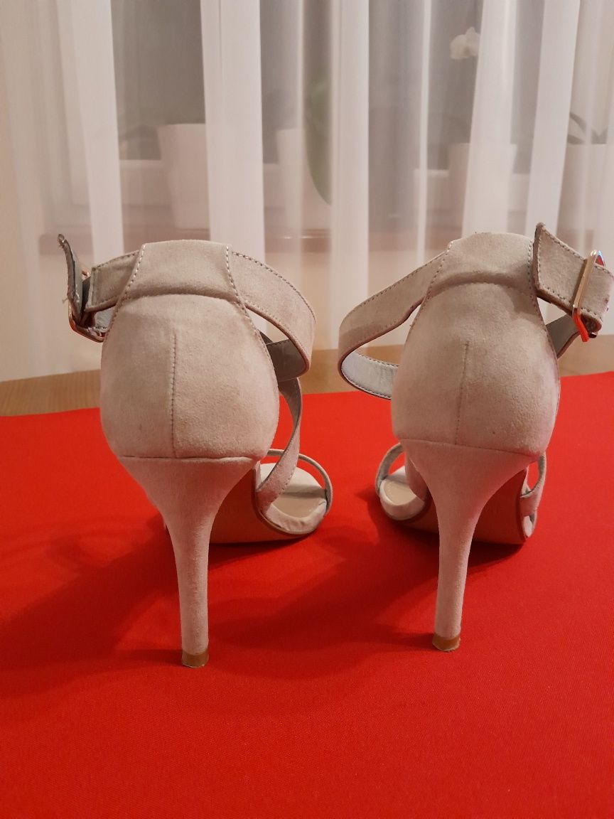 Buty damskie sandałki na obcasie