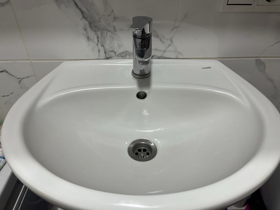 Умивальник Colombo ,  змішувач Koller Pool