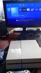 Konsola PS4 , 500GB , 2 Pady , okablowanie