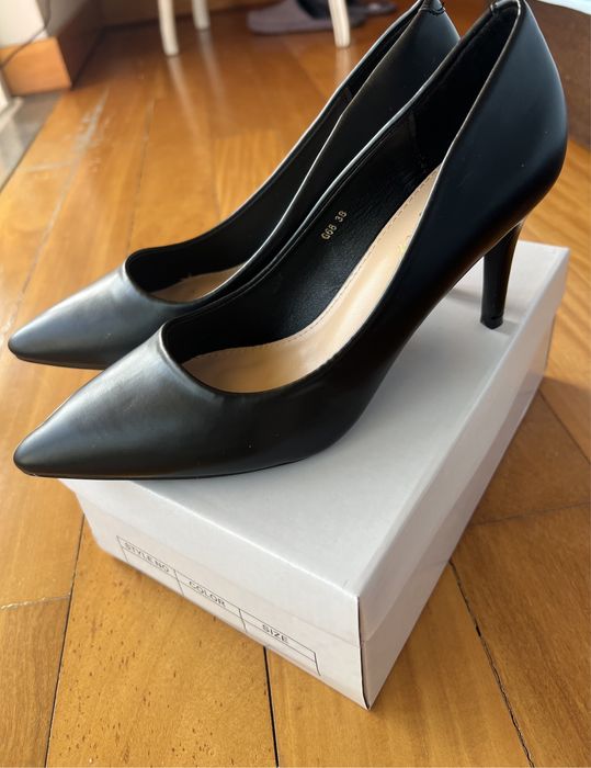 Sapato preto salto novo