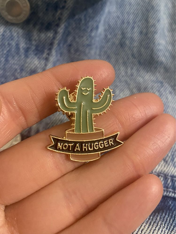 Broszka przypinka kaktus Not a hugger