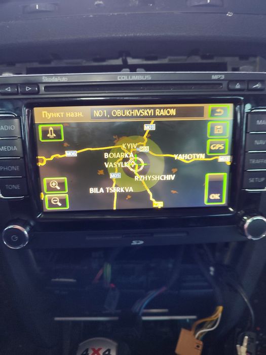 Магнитола Columbus с навигацией и блютуз.