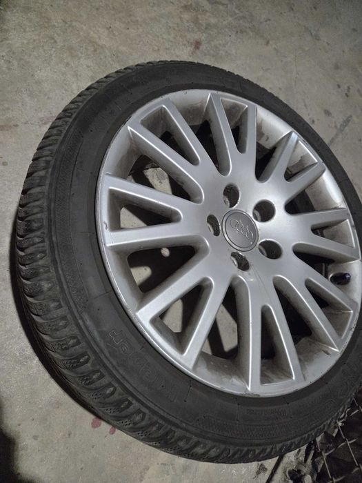 Alufelgi aluminiowe 4szt. z oponą zimową R17 AUDI