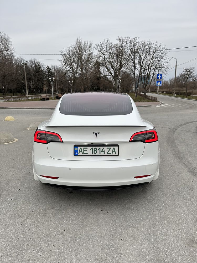 Пррдам Автомобиль Tesla Model 3 Mid Range