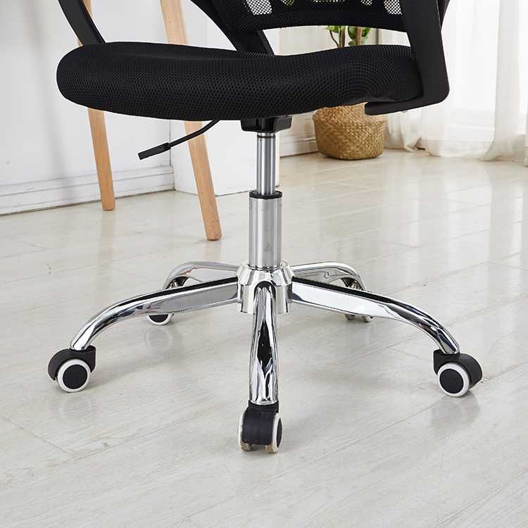 Кресло черное компьютерное офисное Millennium стул офисный на колесах