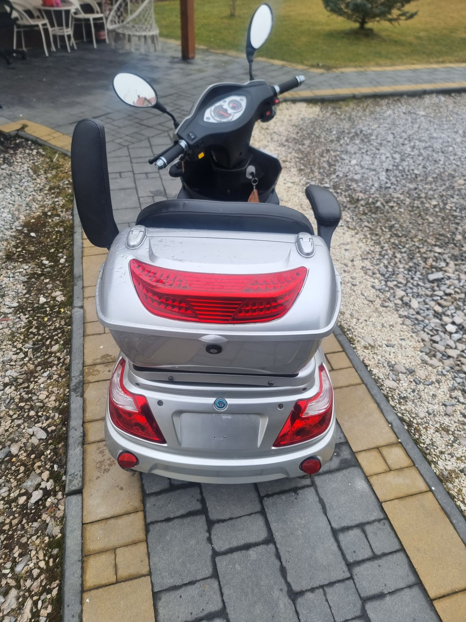 Skuter wozek elektryczny inwalidzki dla seniora trzykolowy vigorous  2