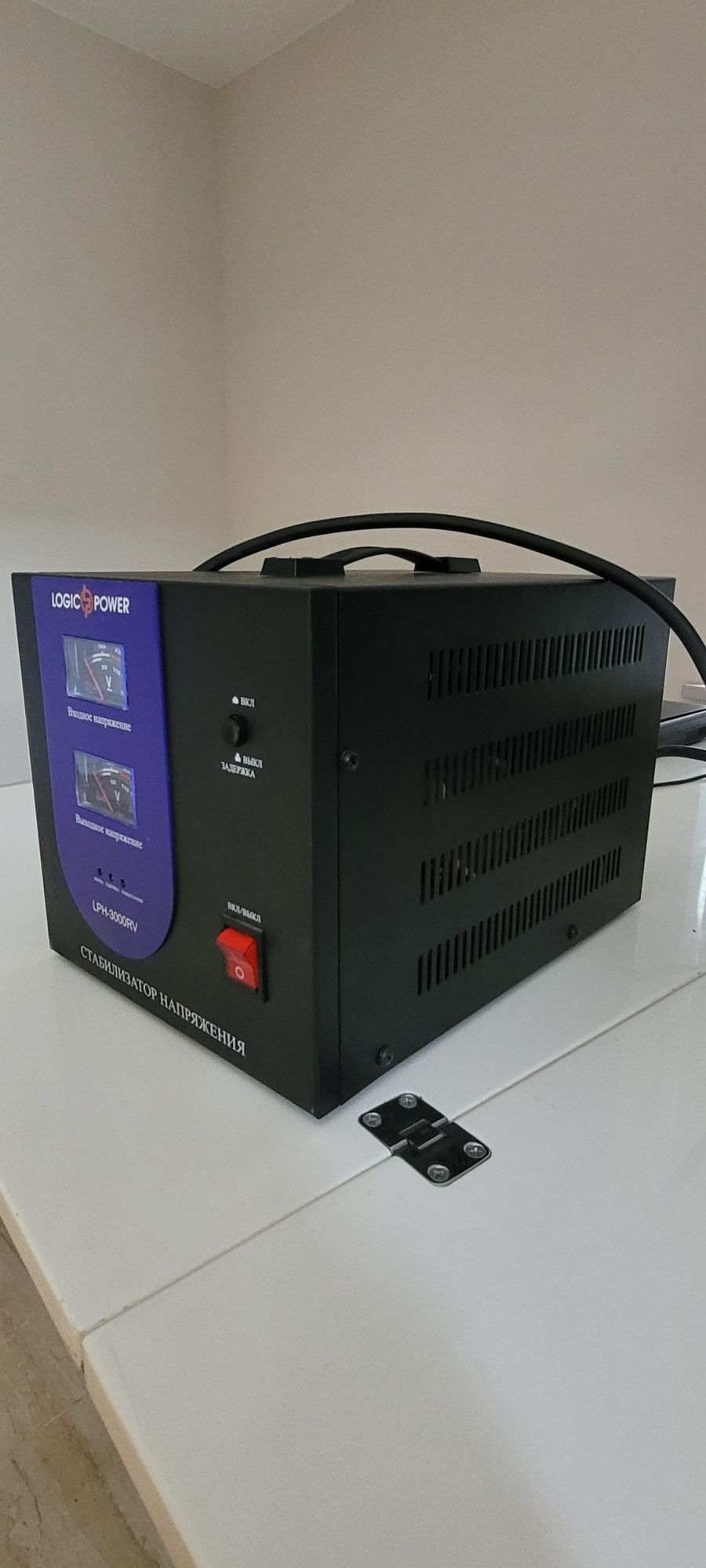 Продам стабилизатор напряжения LOGIG POWER LPH-3000RV