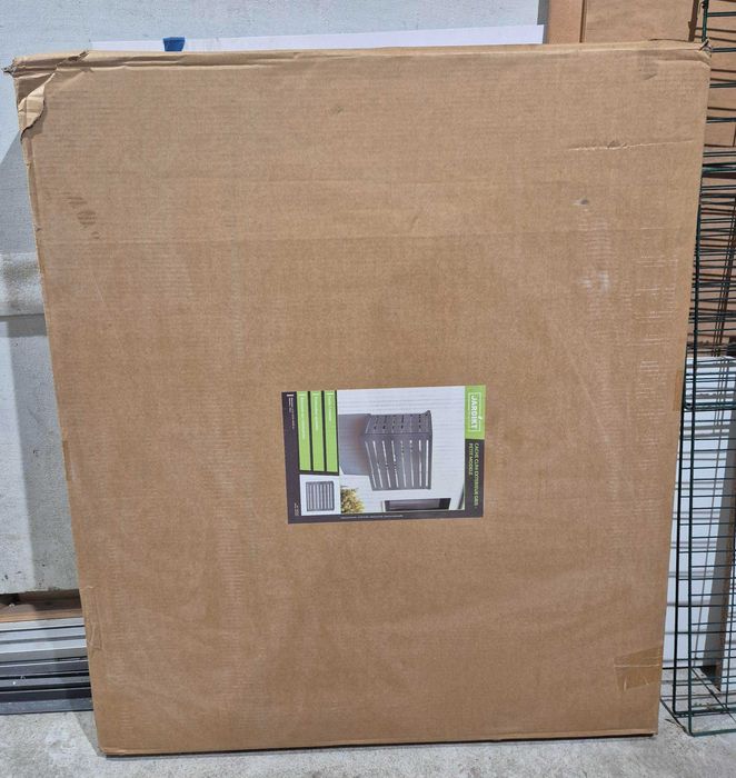 Osłona klimatyzatora - zewnętrzna metalowa kolor szary.