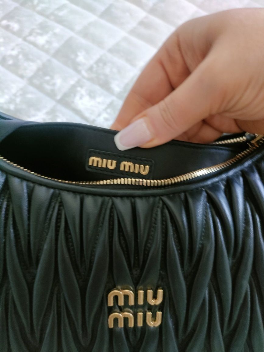 Torebka miu miu skóra naturalna duża