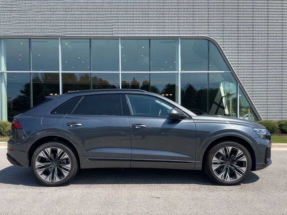Audi Q8      2025