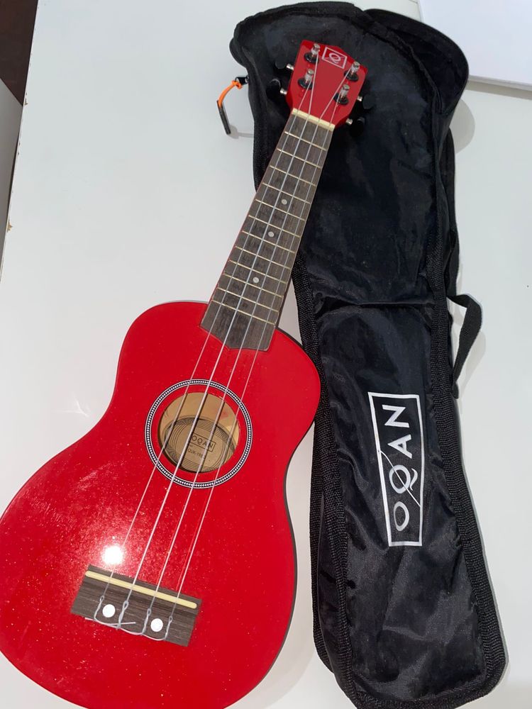 Ukulele semi novo