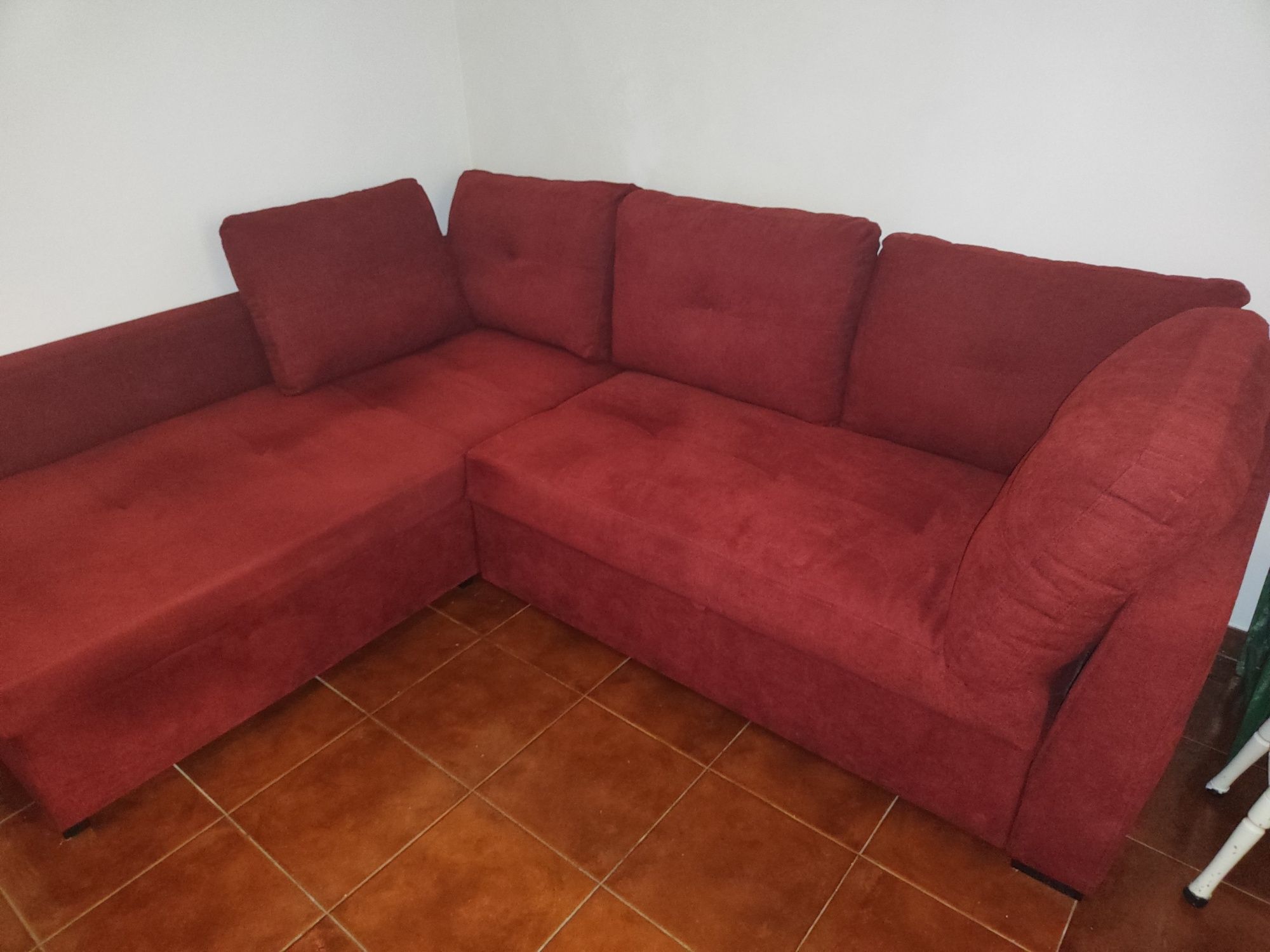 Sofá com chaise longue e cama 

Está como novo.