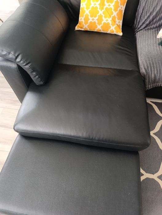 Sofá chaise longue (preto) pele.