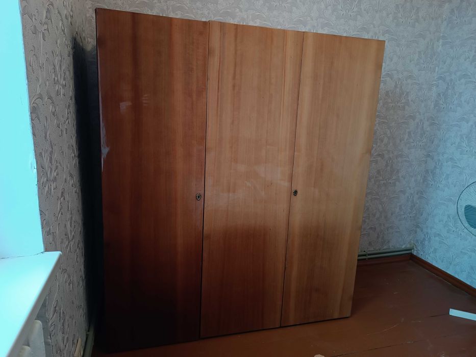 Шафа стара 3-х дверна