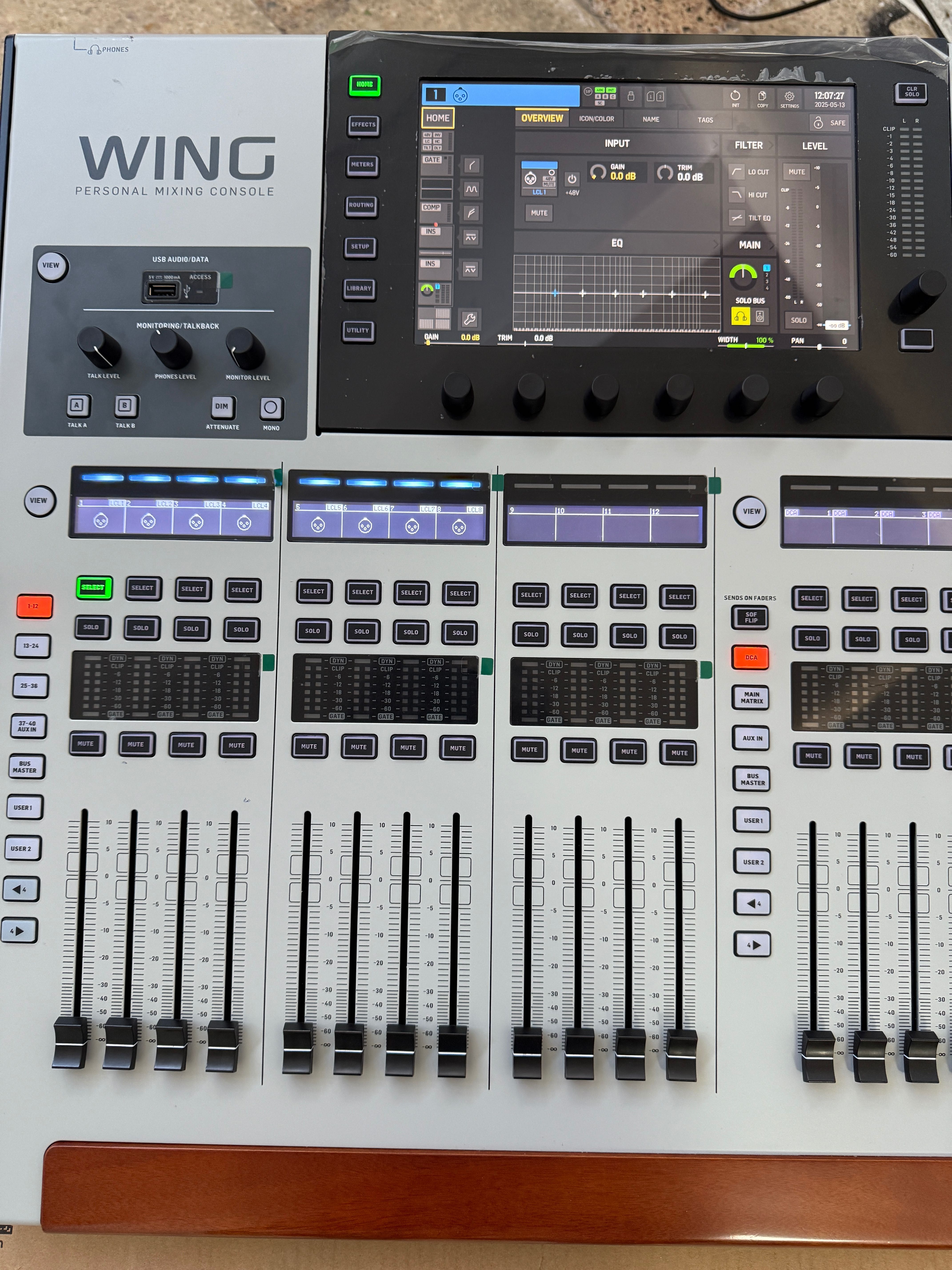 Mesa de Mistura Behringer Wing