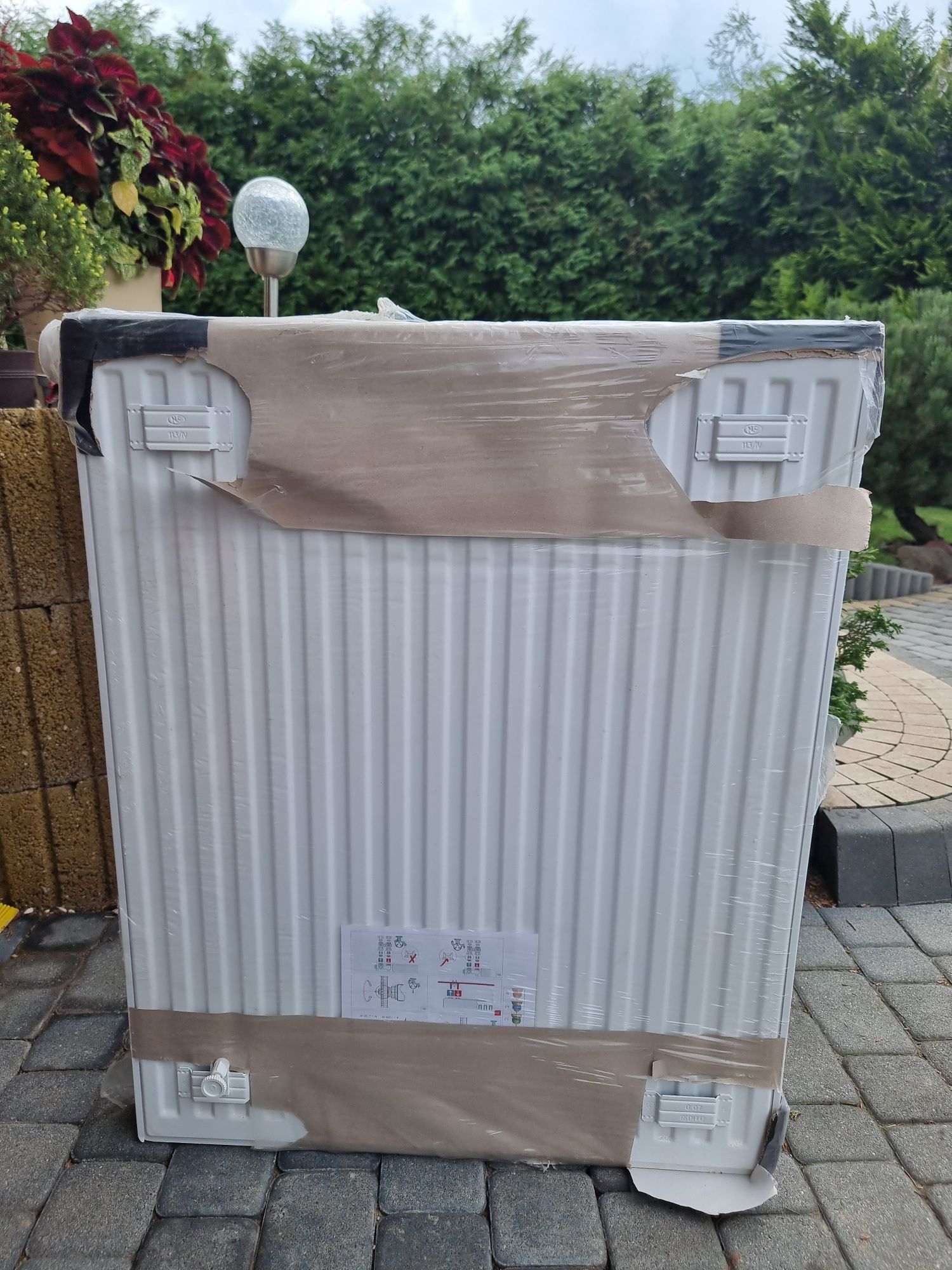 Grzejnik COSMO 22KV 900x720 wraz z głowicą termostatyczną