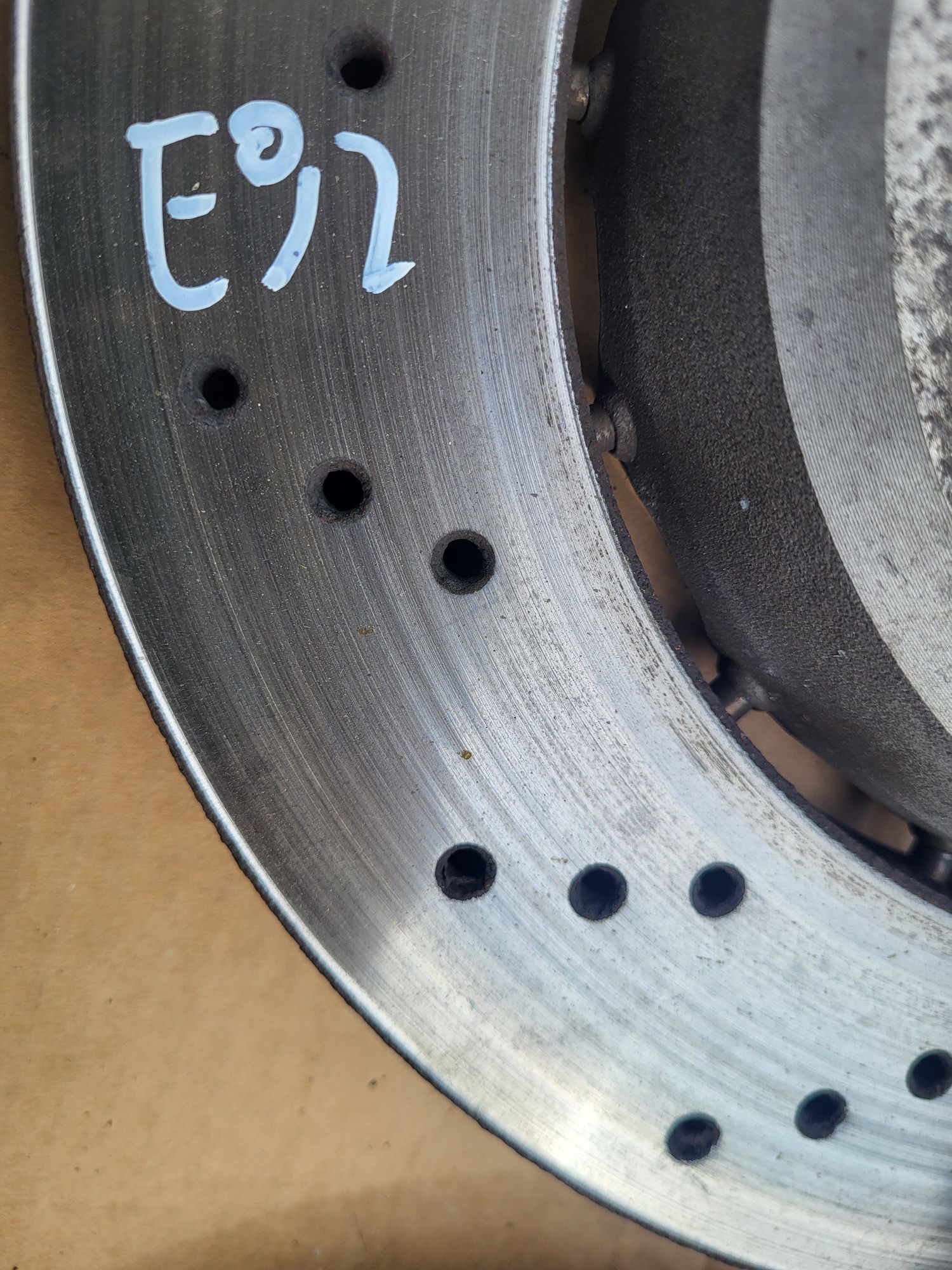 Zaciski tarcze przód hamulcowe bmw m3 e92 e93 e90 v8 4.0 420km