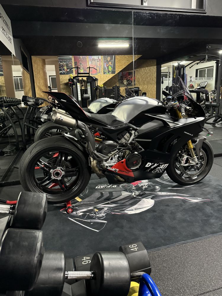 Ducati panigale V4 Sp2 winter test
