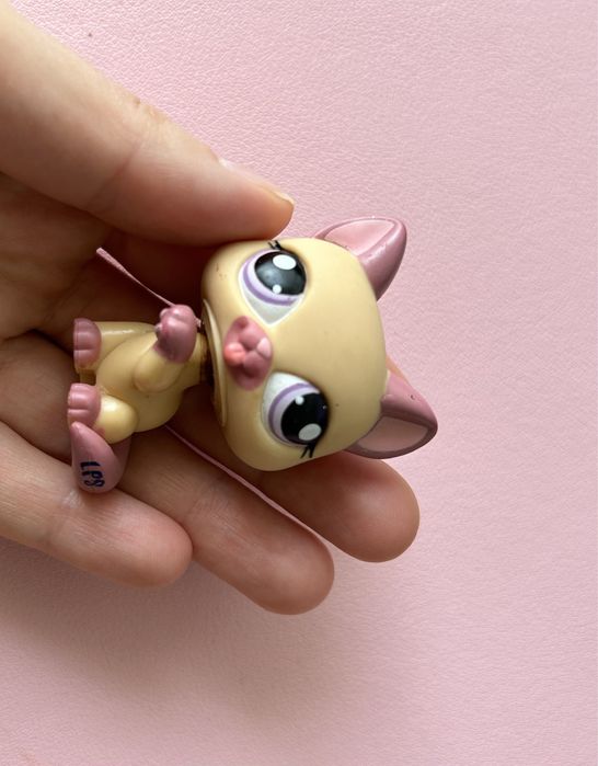 Littlest Pet Shop figurka LPS siedzący kotek z języczkiem Unikat