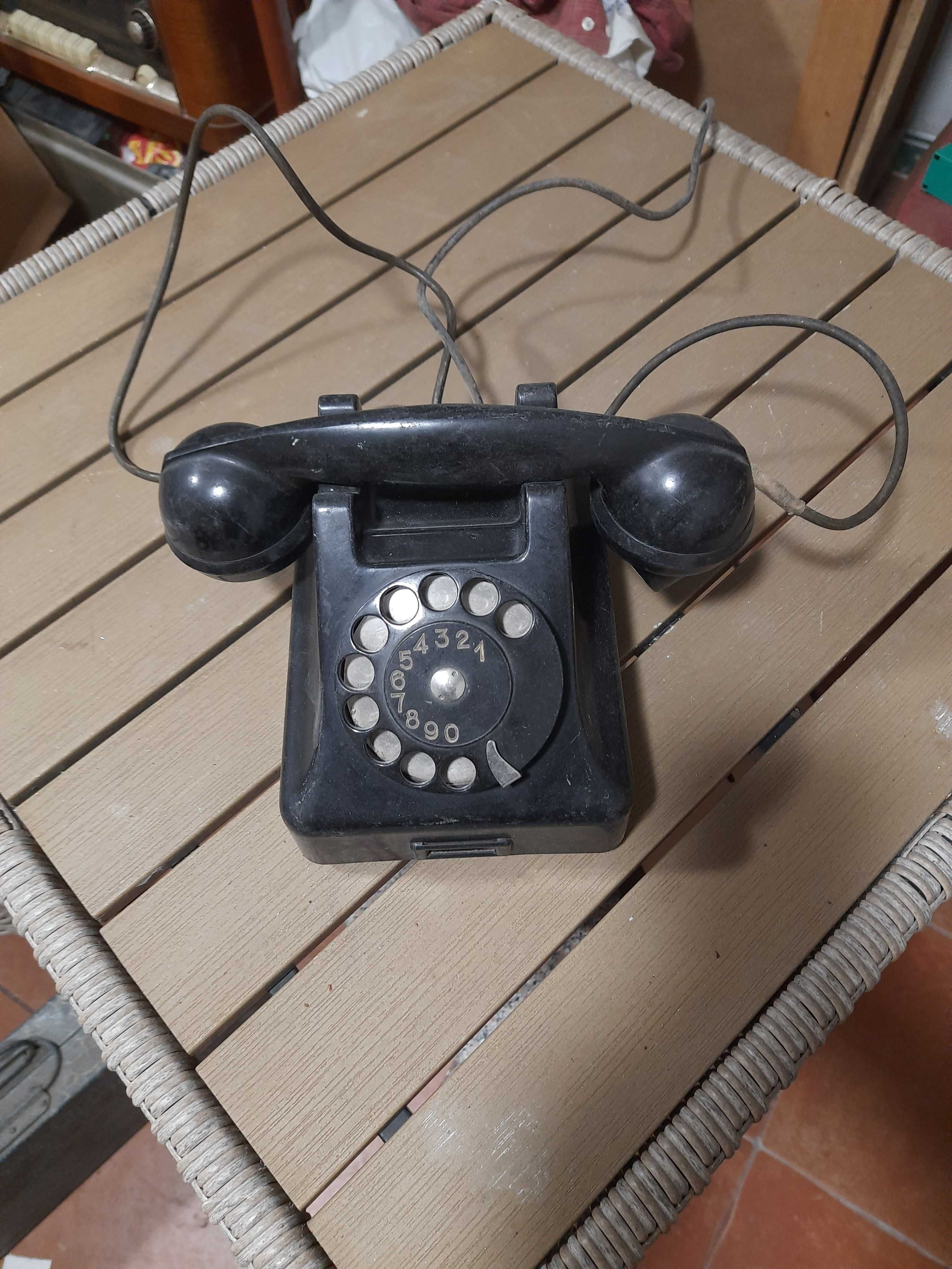 Stary telefon na tarczę