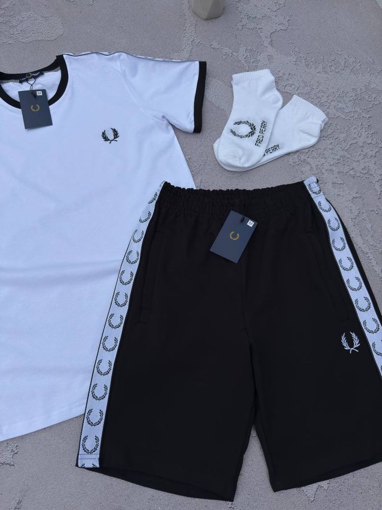 Набір Fred Perry лампас футболка шорти 2 пари шкарпетки в подарунок