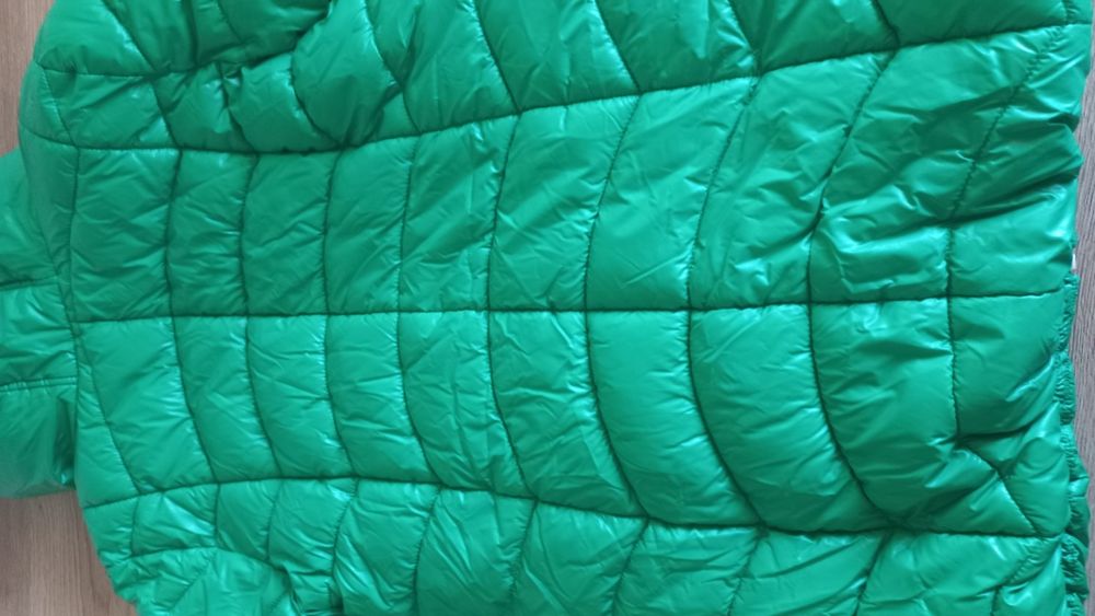 Kurtka zimowa dla dziewczynki w rozmiarze 140