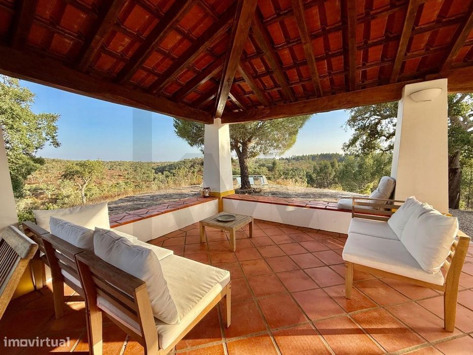 O Monte onde os Dias se Fazem de Silêncio, Sol e Serra – Quinta T4 com