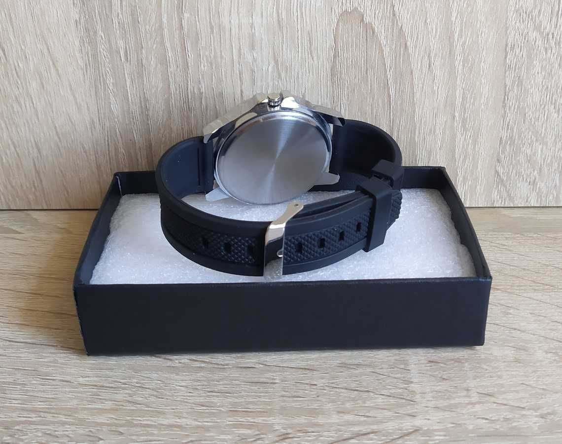 Nowy sportowy zegarek analogowy *Black*