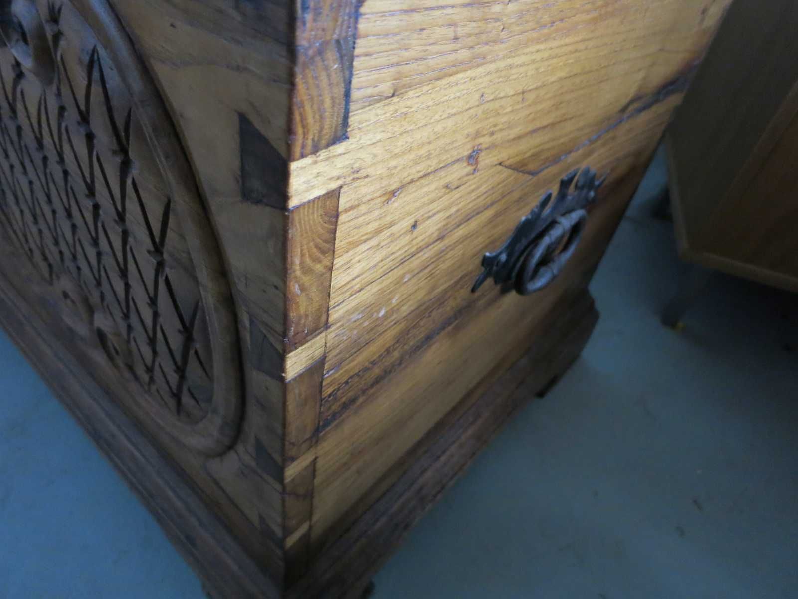 Arca clássica - madeira castanho velho