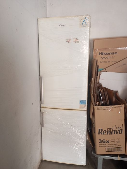 Vendo frigorífico, classe A++, em muito bom estado.